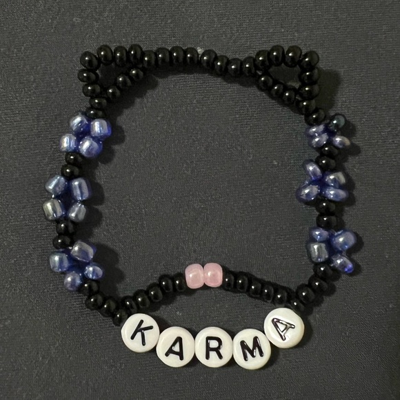Taylor Swift Karma friendship bracelet - Picture 1 of 5